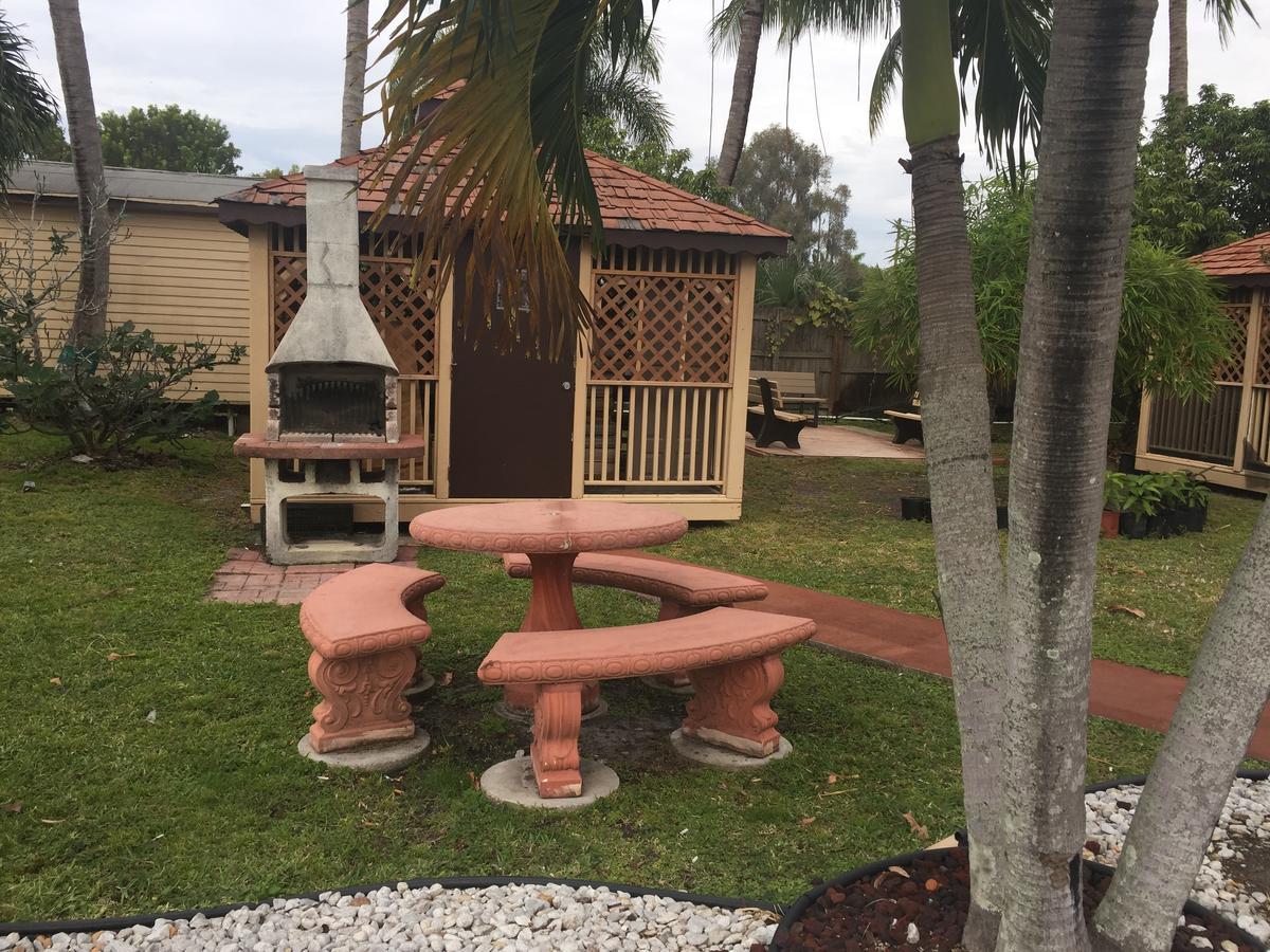 Fort Myers Inn Bagian luar foto